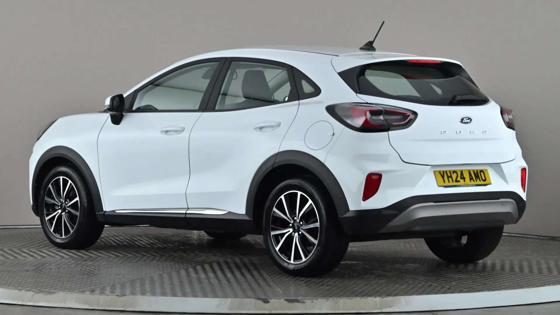 A 2024 FORD PUMA 1.0 EcoBoost Hybrid mHEV Titanium A 2024 FORD PUMA 1.0 EcoBoost Hybrid mHEV Titanium
