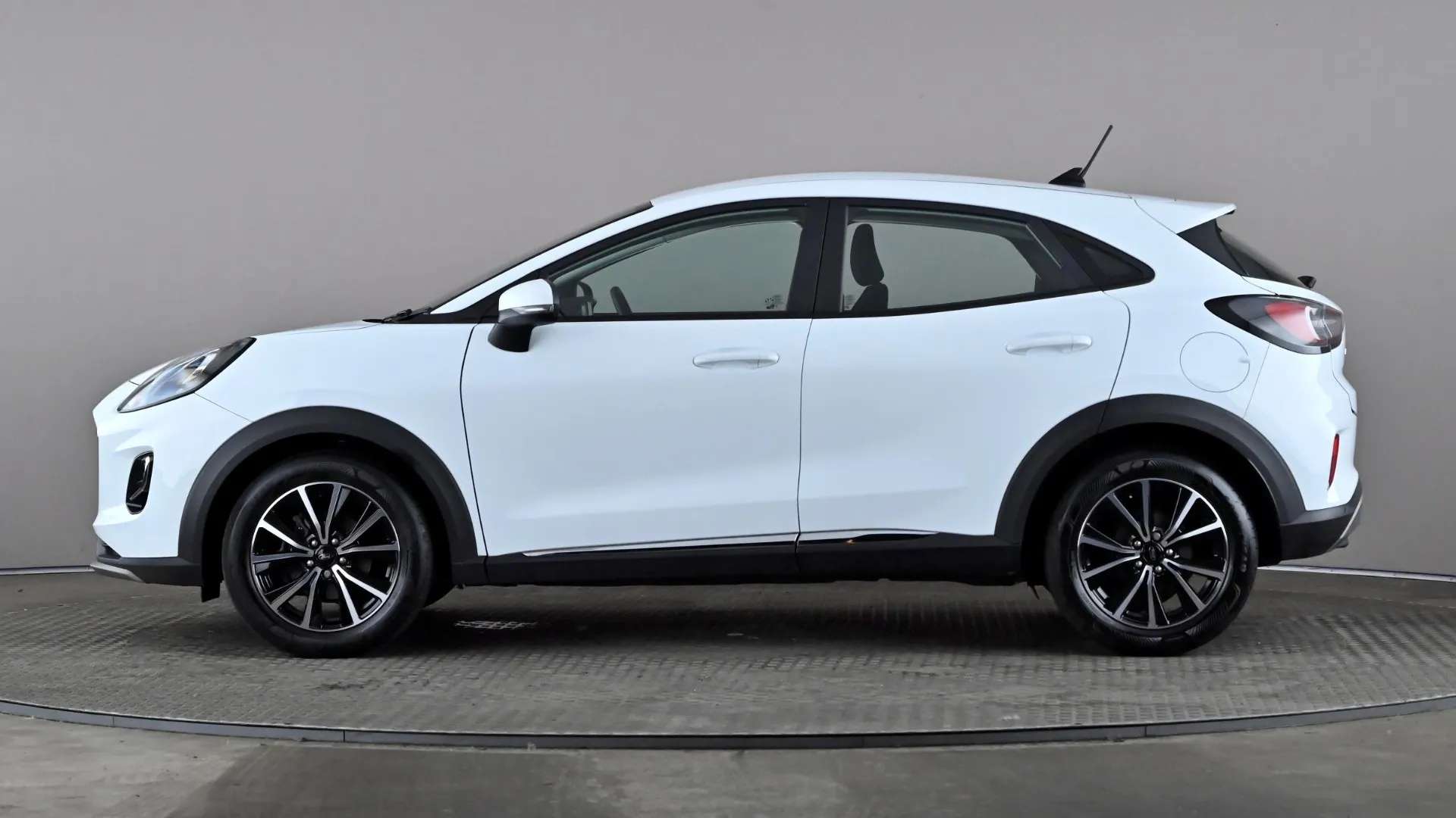A 2024 FORD PUMA 1.0 EcoBoost Hybrid mHEV Titanium A 2024 FORD PUMA 1.0 EcoBoost Hybrid mHEV Titanium