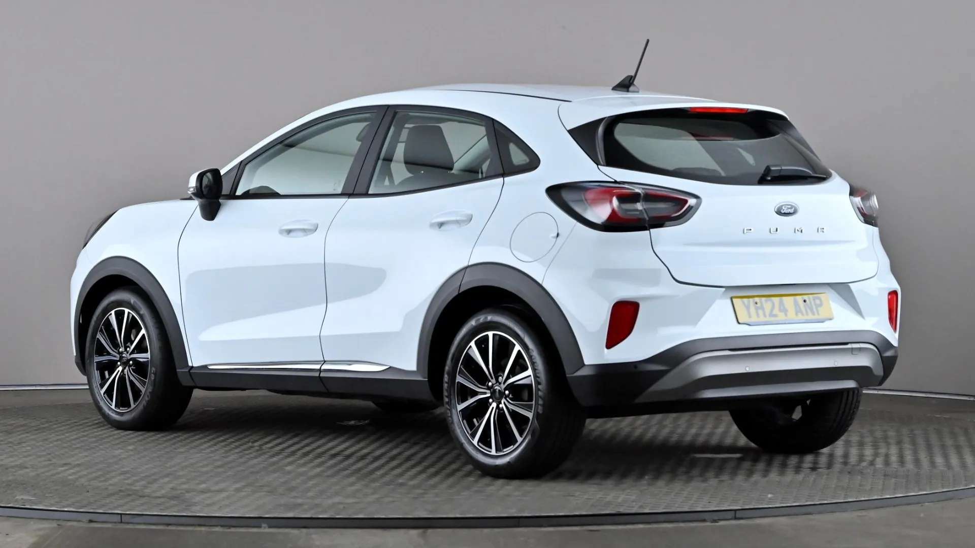 A 2024 FORD PUMA 1.0 EcoBoost Hybrid mHEV Titanium A 2024 FORD PUMA 1.0 EcoBoost Hybrid mHEV Titanium