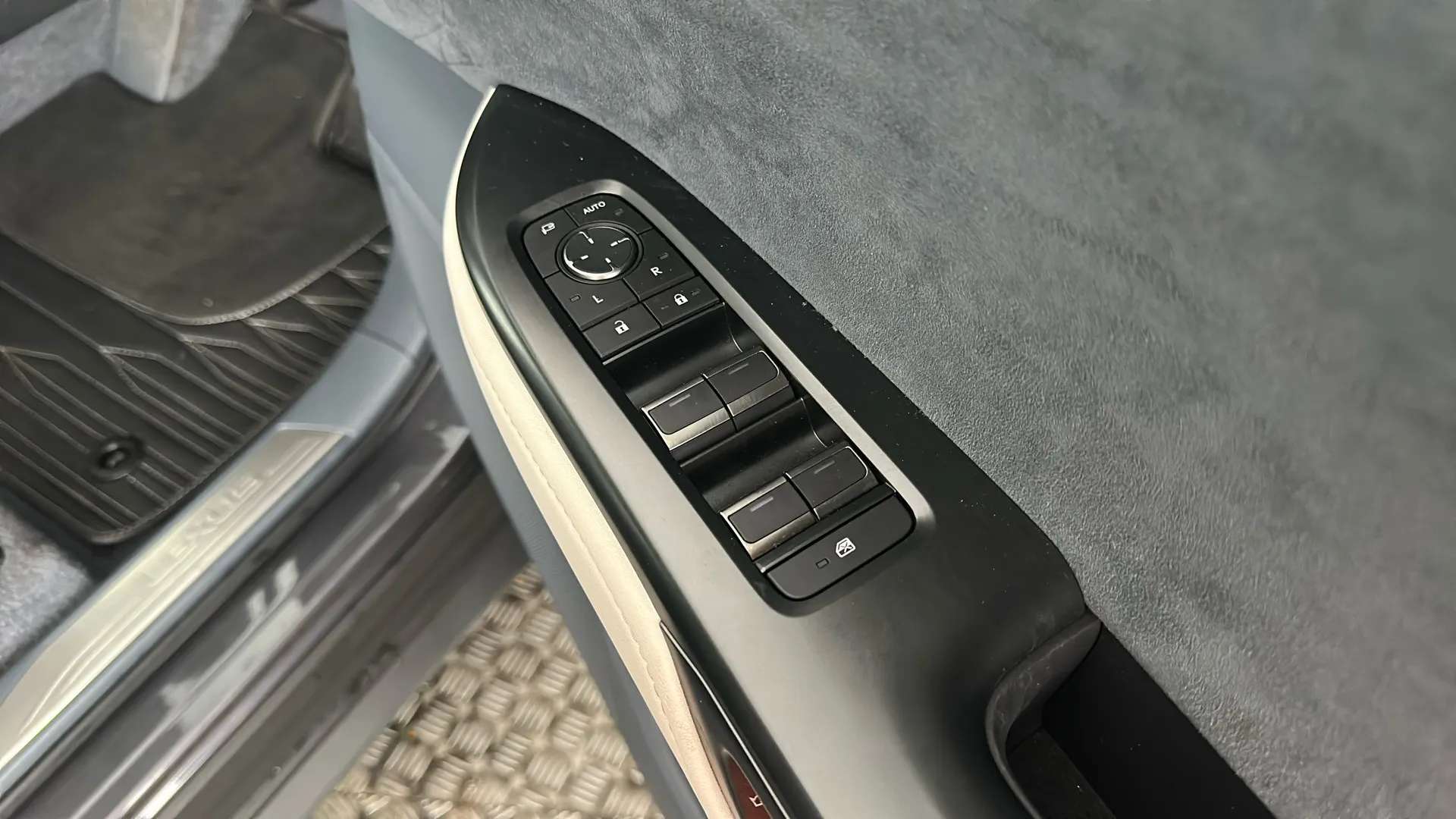 2024 LEXUS RZ 2024 LEXUS RZ