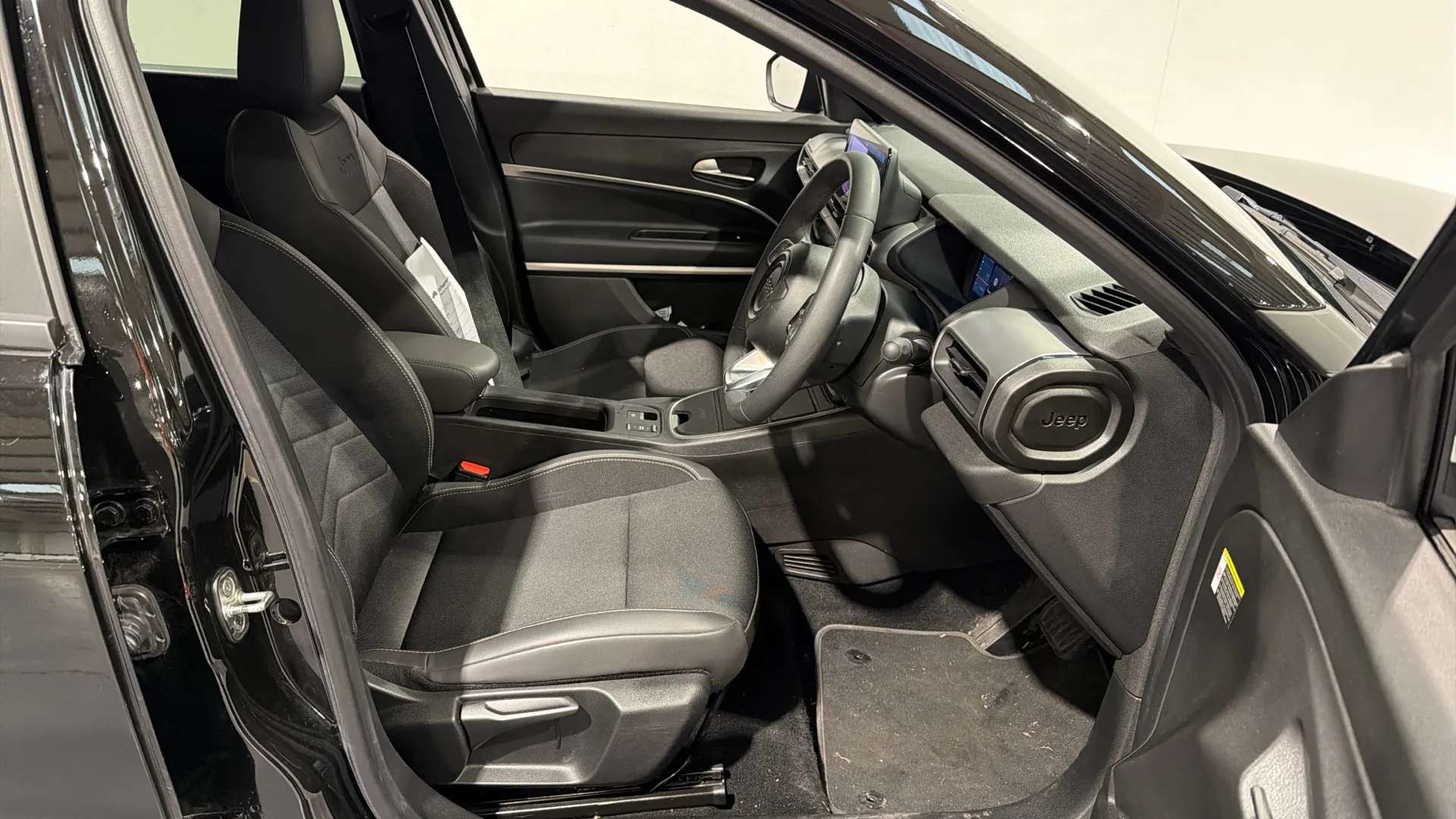 A 2024 JEEP AVENGER 115kW Summit 54kWh Auto A 2024 JEEP AVENGER 115kW Summit 54kWh Auto