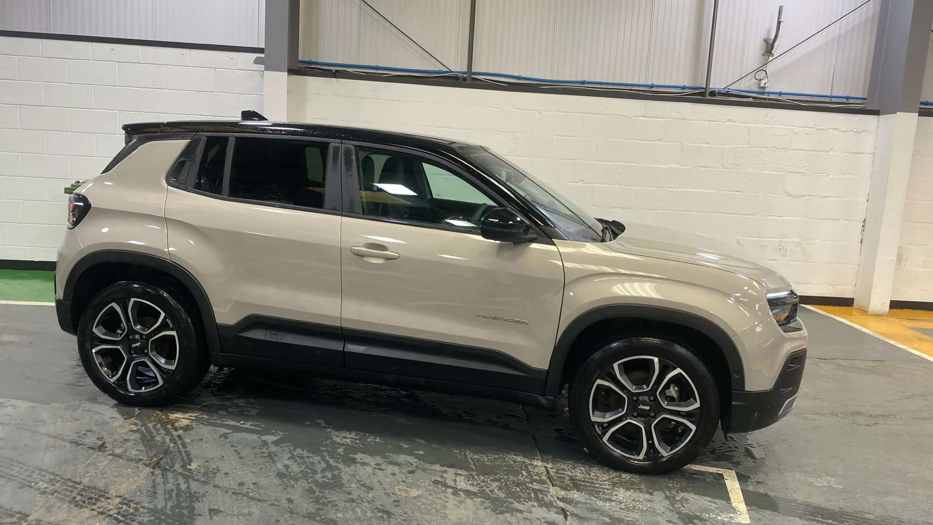 A 2024 JEEP AVENGER 115kW Summit 54kWh Auto A 2024 JEEP AVENGER 115kW Summit 54kWh Auto