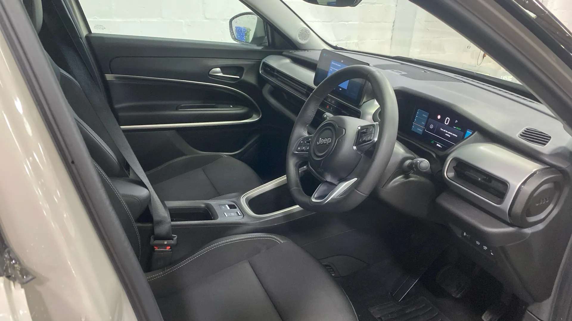 A 2024 JEEP AVENGER 115kW Summit 54kWh Auto A 2024 JEEP AVENGER 115kW Summit 54kWh Auto