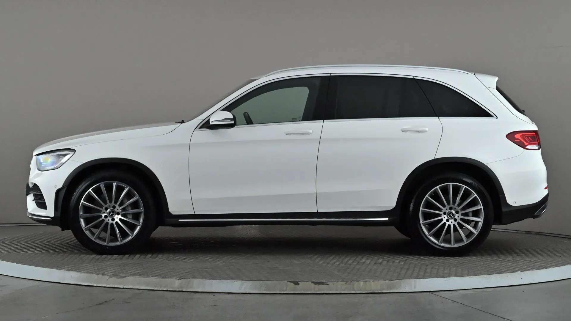 A 2019 MERCEDES-BENZ GLC GLC 220d 4Matic AMG Line Premium 9G-Tronic A 2019 MERCEDES-BENZ GLC GLC 220d 4Matic AMG Line Premium 9G-Tronic