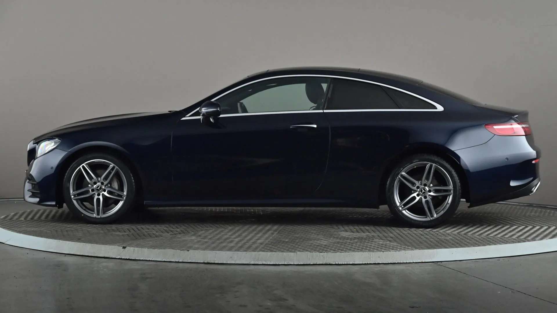 A 2017 MERCEDES-BENZ E CLASS E220d AMG Line Premium 9G-Tronic A 2017 MERCEDES-BENZ E CLASS E220d AMG Line Premium 9G-Tronic