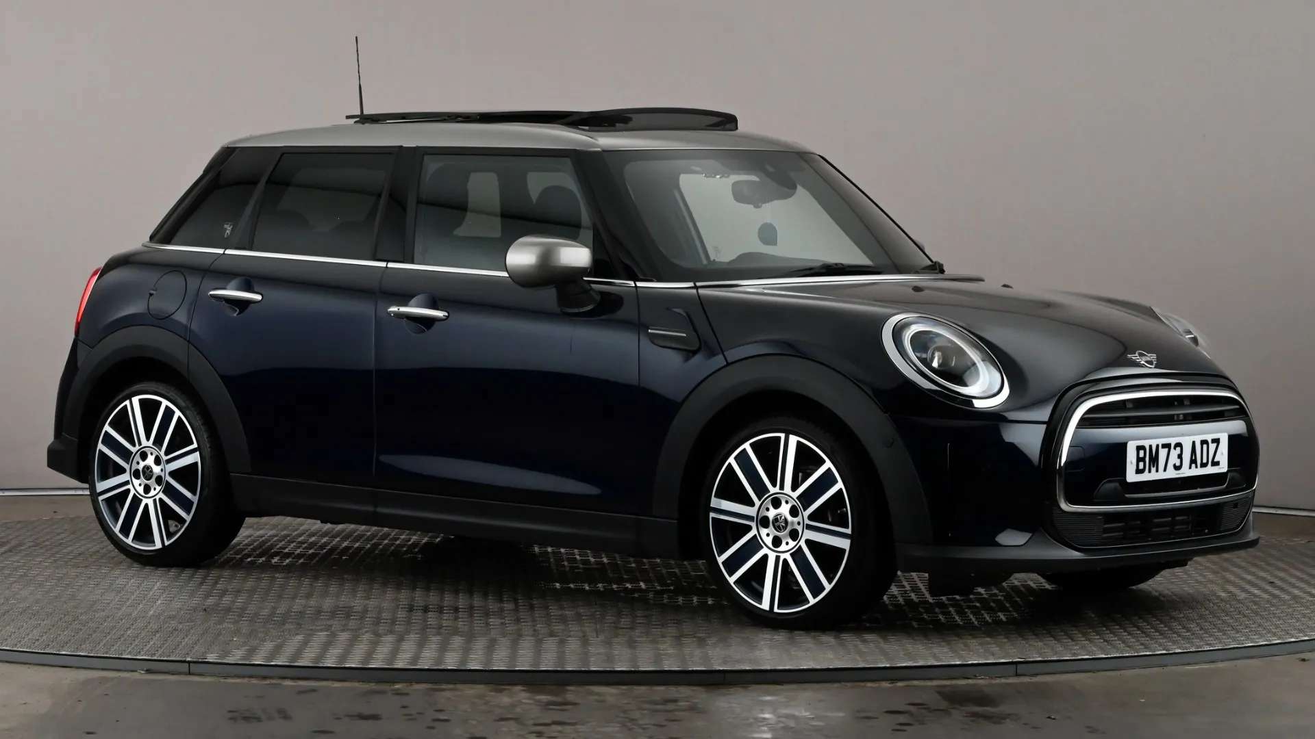 A 2024 MINI HATCH 1.5 Cooper Exclusive Premium Plus Auto A 2024 MINI HATCH 1.5 Cooper Exclusive Premium Plus Auto