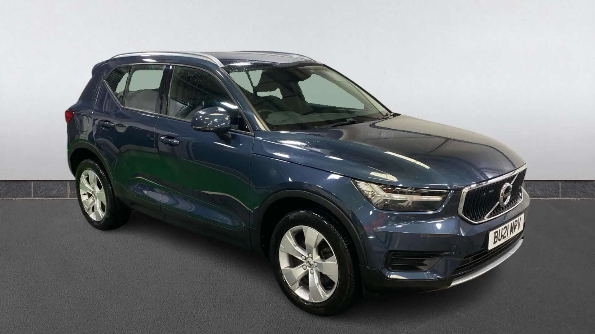 A 2021 VOLVO XC40 2.0 B4P Momentum Auto A 2021 VOLVO XC40 2.0 B4P Momentum Auto