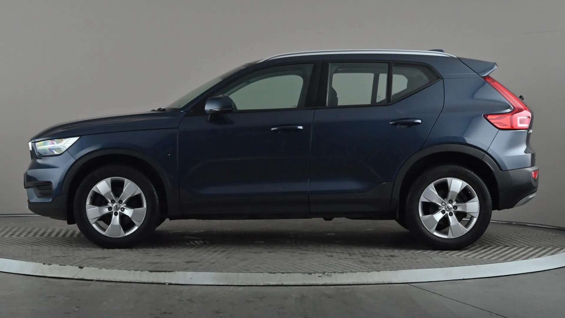 A 2021 VOLVO XC40 2.0 B4P Momentum Auto A 2021 VOLVO XC40 2.0 B4P Momentum Auto