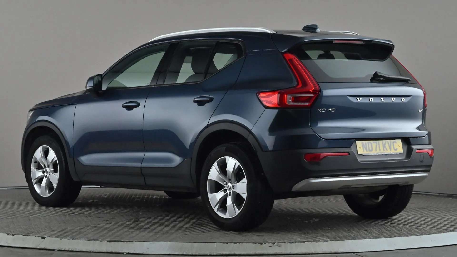 A 2021 VOLVO XC40 2.0 B4P Momentum Auto A 2021 VOLVO XC40 2.0 B4P Momentum Auto