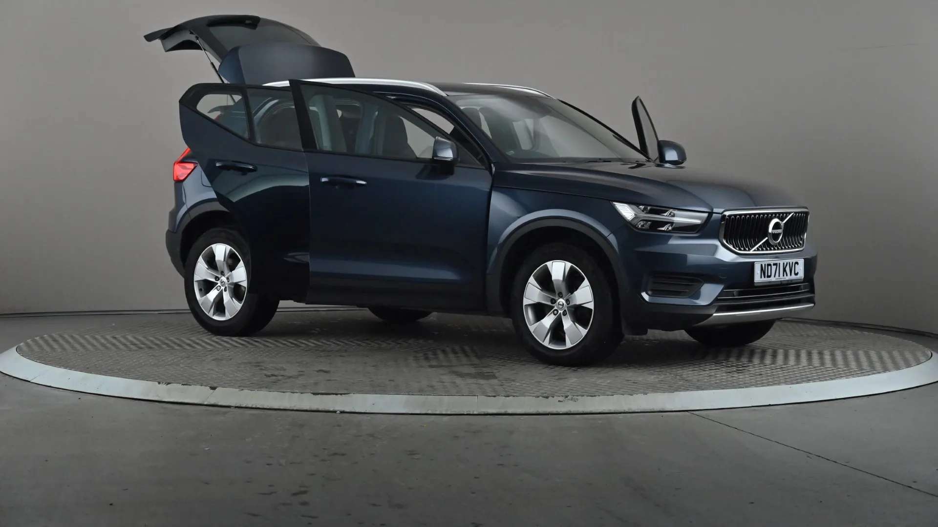 2021 VOLVO XC40 2021 VOLVO XC40