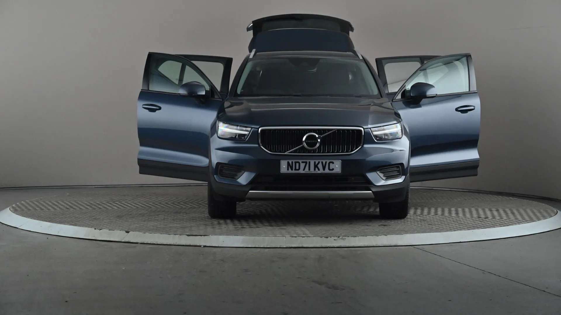 2021 VOLVO XC40 2021 VOLVO XC40