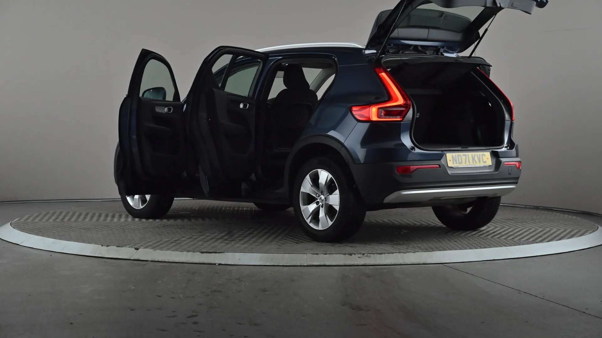 2021 VOLVO XC40 2021 VOLVO XC40