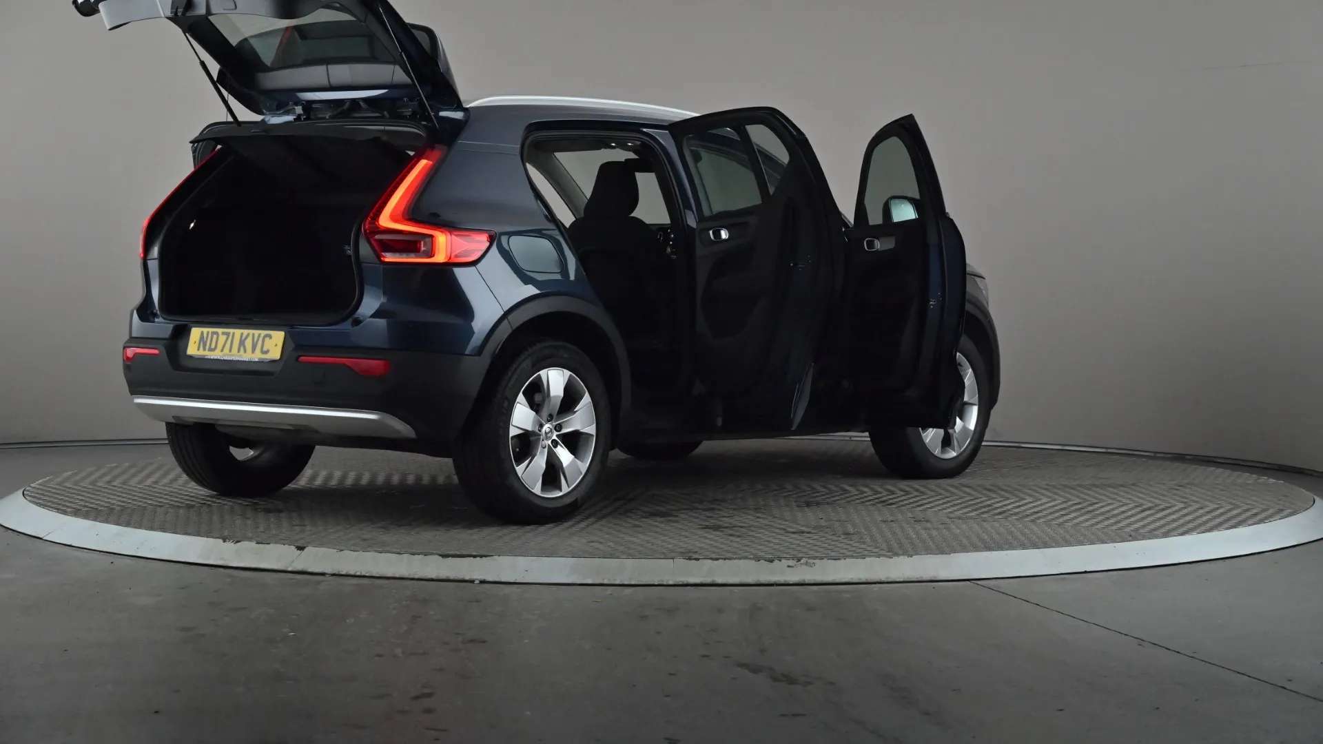 2021 VOLVO XC40 2021 VOLVO XC40