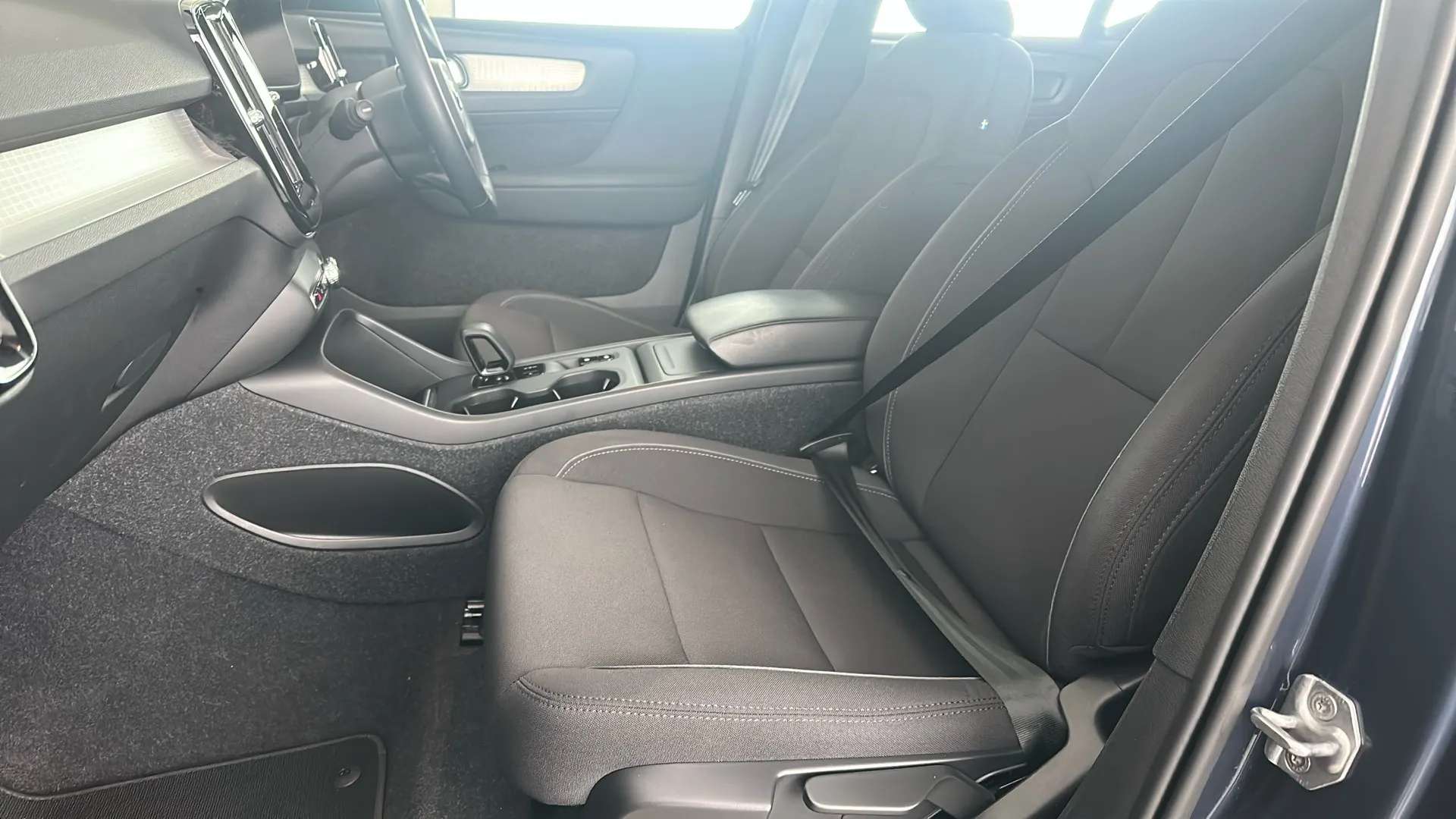 2021 VOLVO XC40 2021 VOLVO XC40