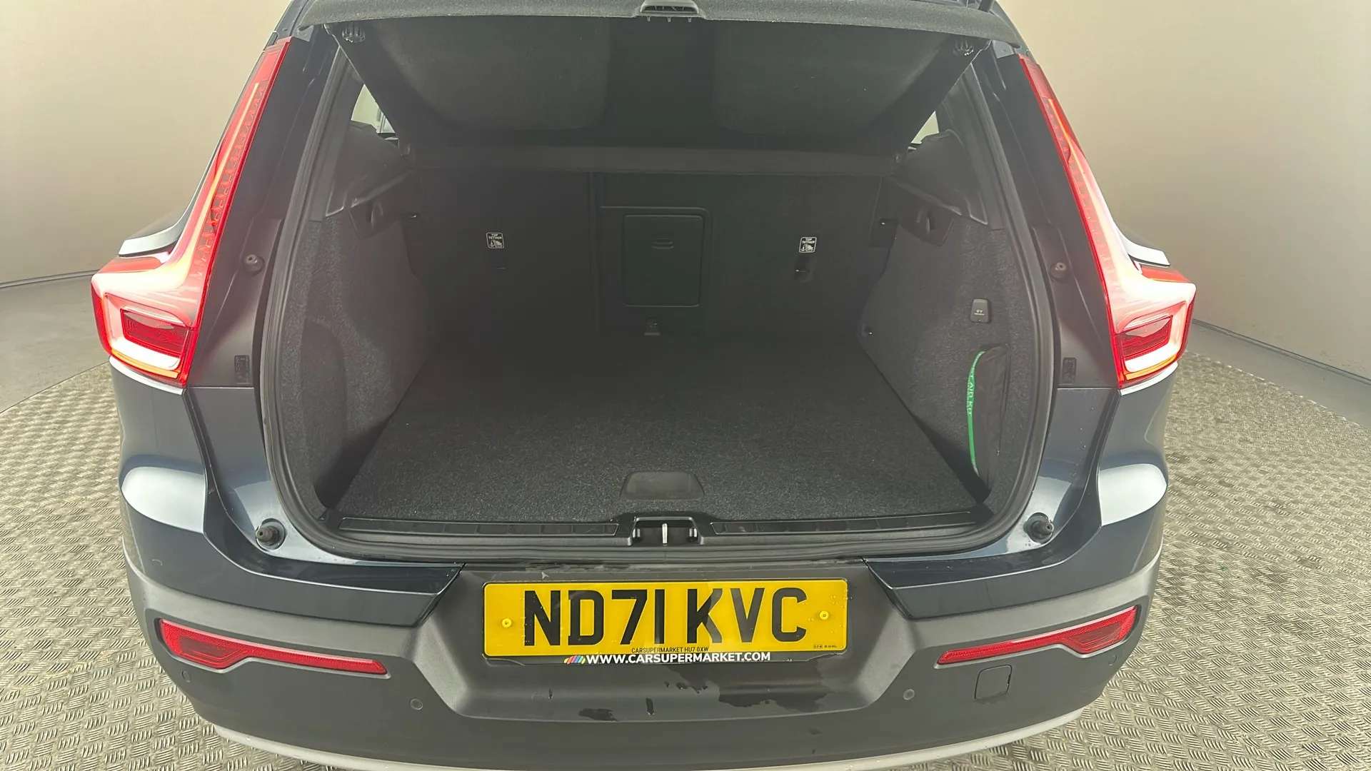 2021 VOLVO XC40 2021 VOLVO XC40