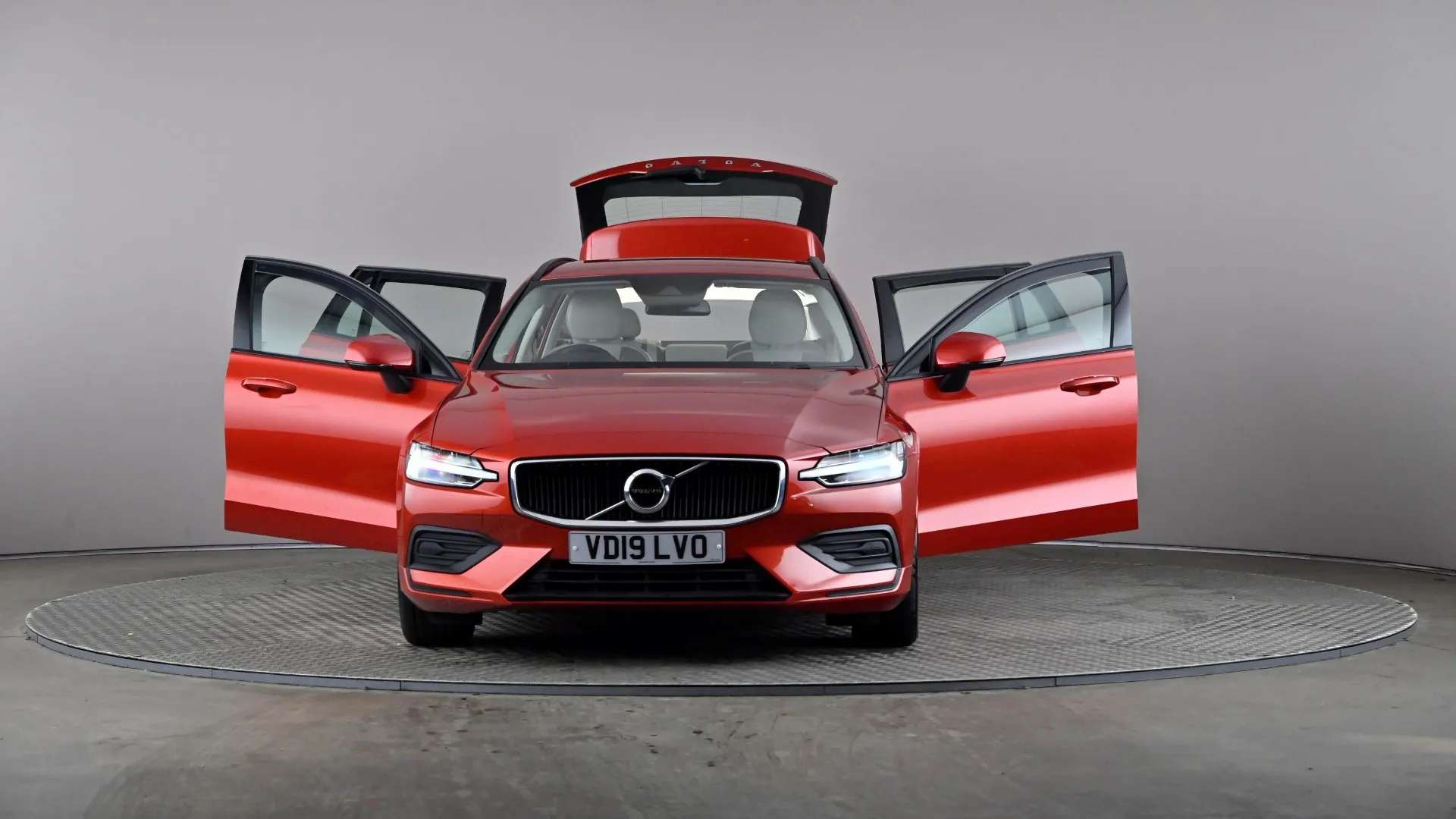 2019 VOLVO V60 2019 VOLVO V60