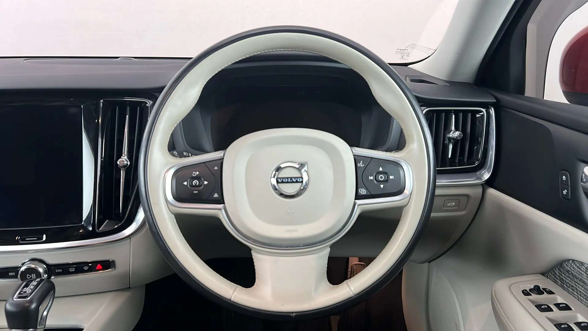 2019 VOLVO V60 2019 VOLVO V60