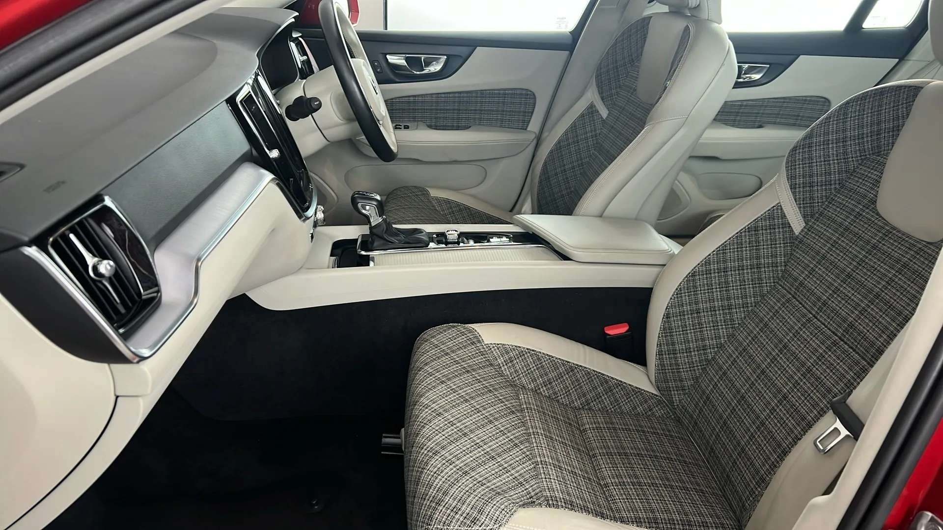 2019 VOLVO V60 2019 VOLVO V60