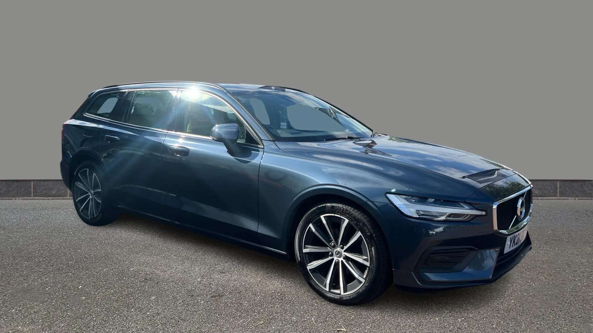 A 2021 VOLVO V60 2.0 B3P Momentum Auto A 2021 VOLVO V60 2.0 B3P Momentum Auto
