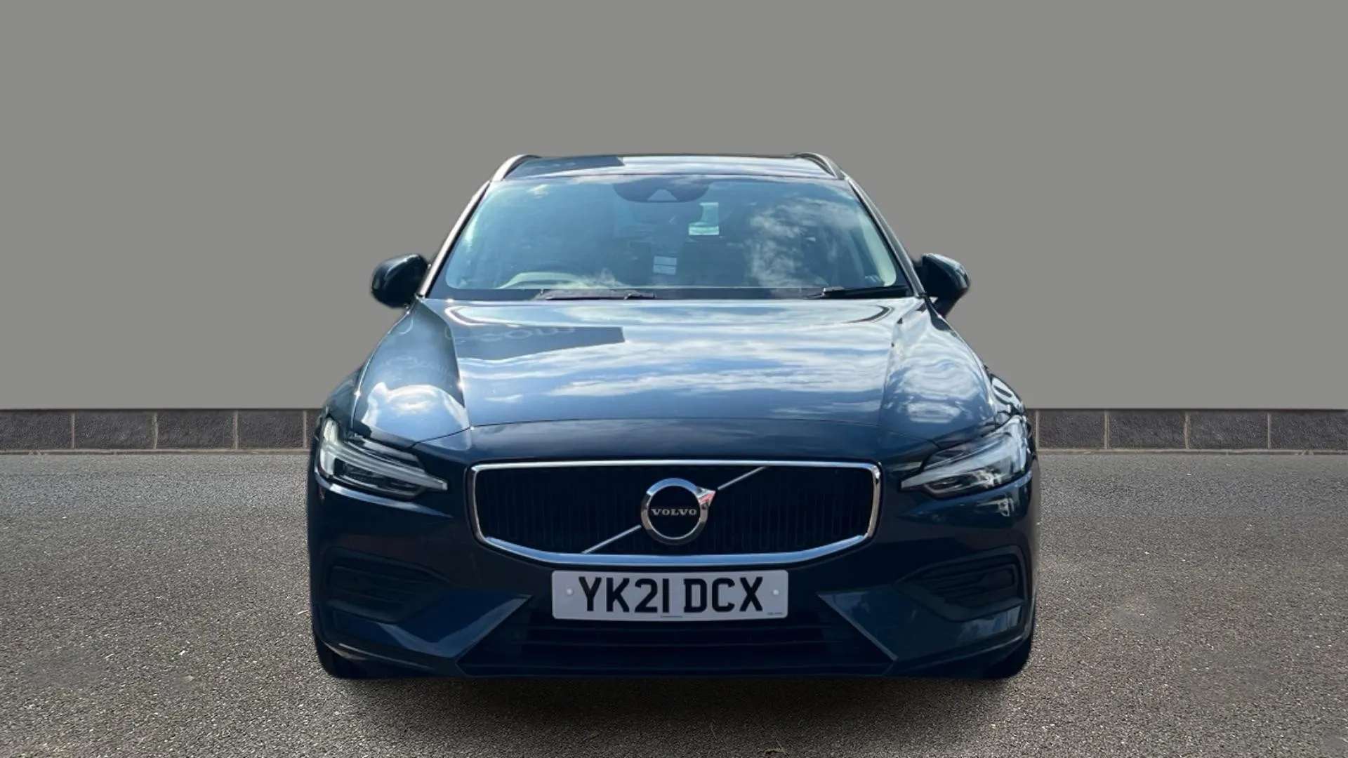 A 2021 VOLVO V60 2.0 B3P Momentum Auto A 2021 VOLVO V60 2.0 B3P Momentum Auto