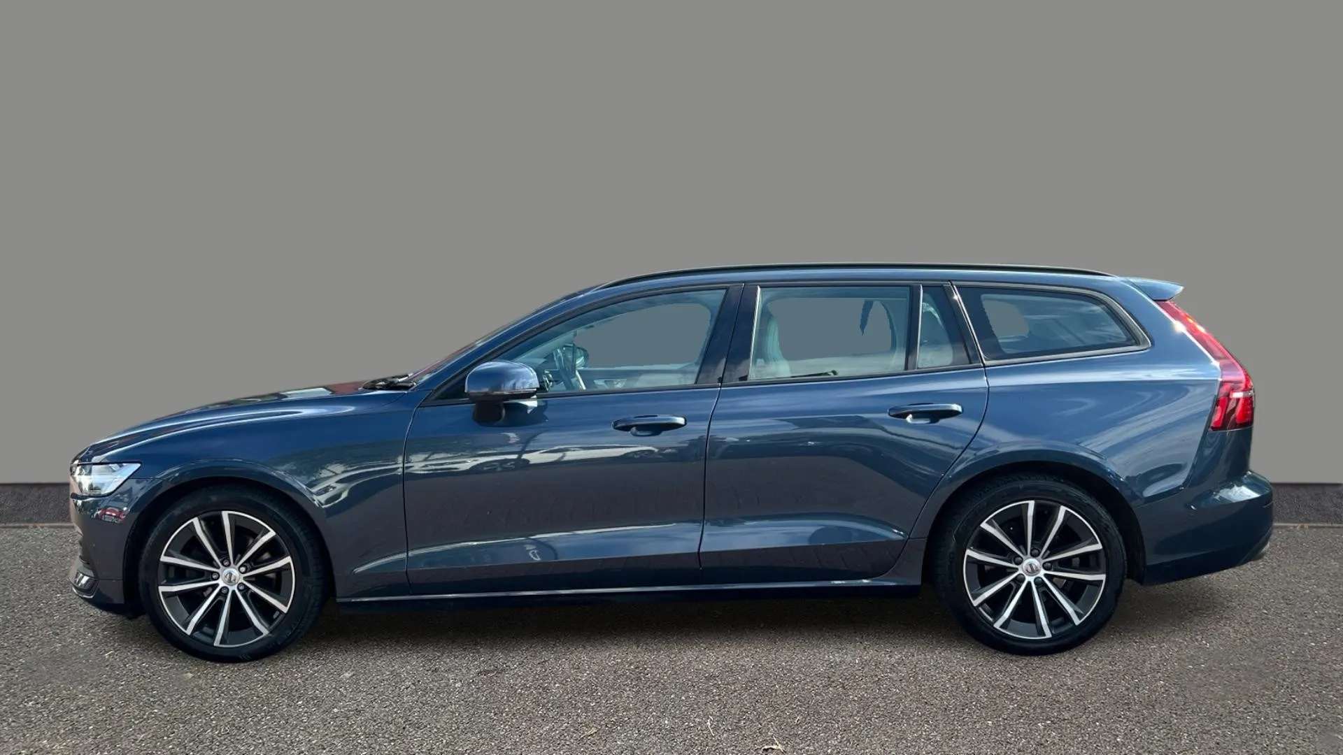 A 2021 VOLVO V60 2.0 B3P Momentum Auto A 2021 VOLVO V60 2.0 B3P Momentum Auto