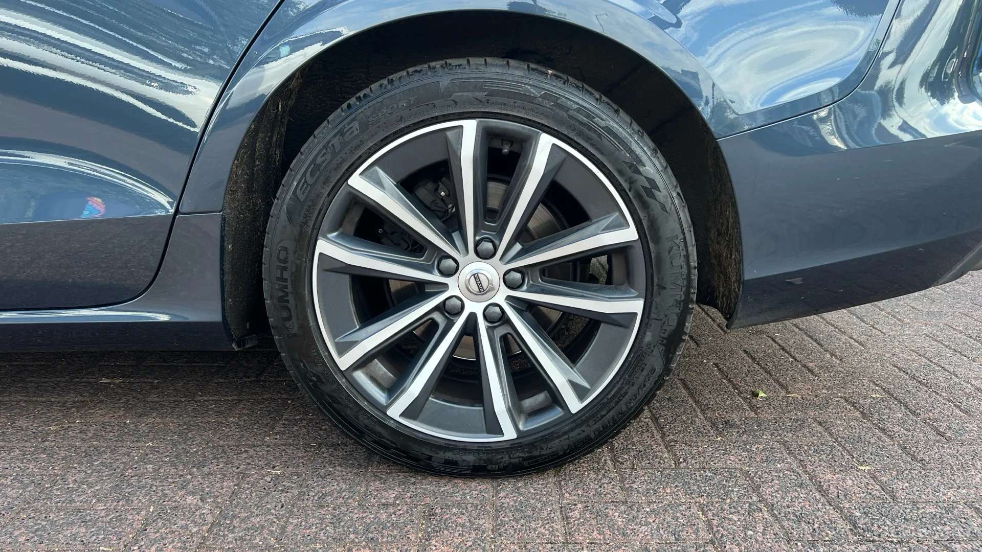 2021 VOLVO V60 2021 VOLVO V60