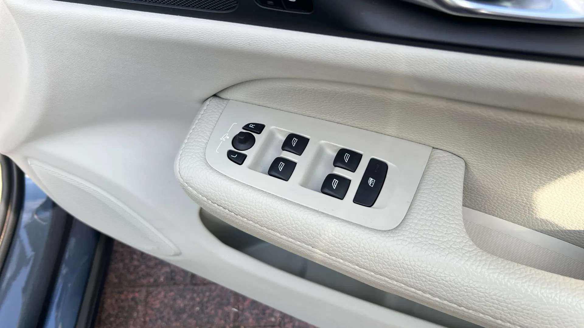 2021 VOLVO V60 2021 VOLVO V60