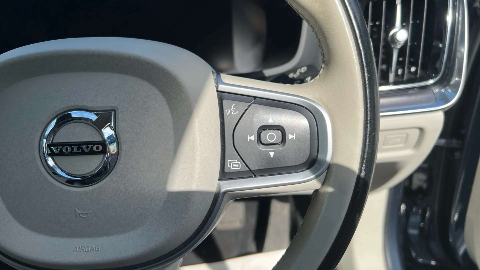 2021 VOLVO V60 2021 VOLVO V60