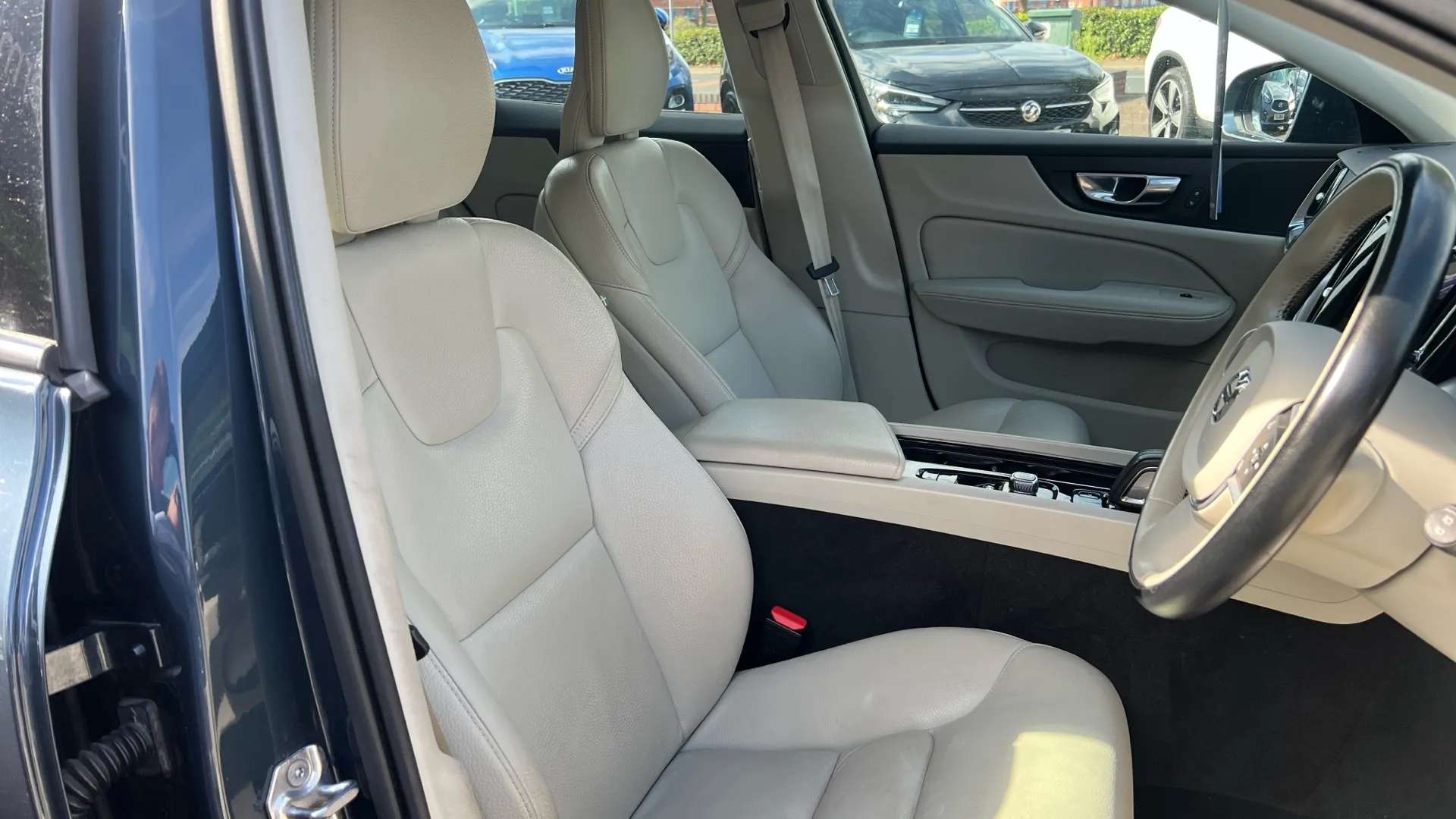 2021 VOLVO V60 2021 VOLVO V60