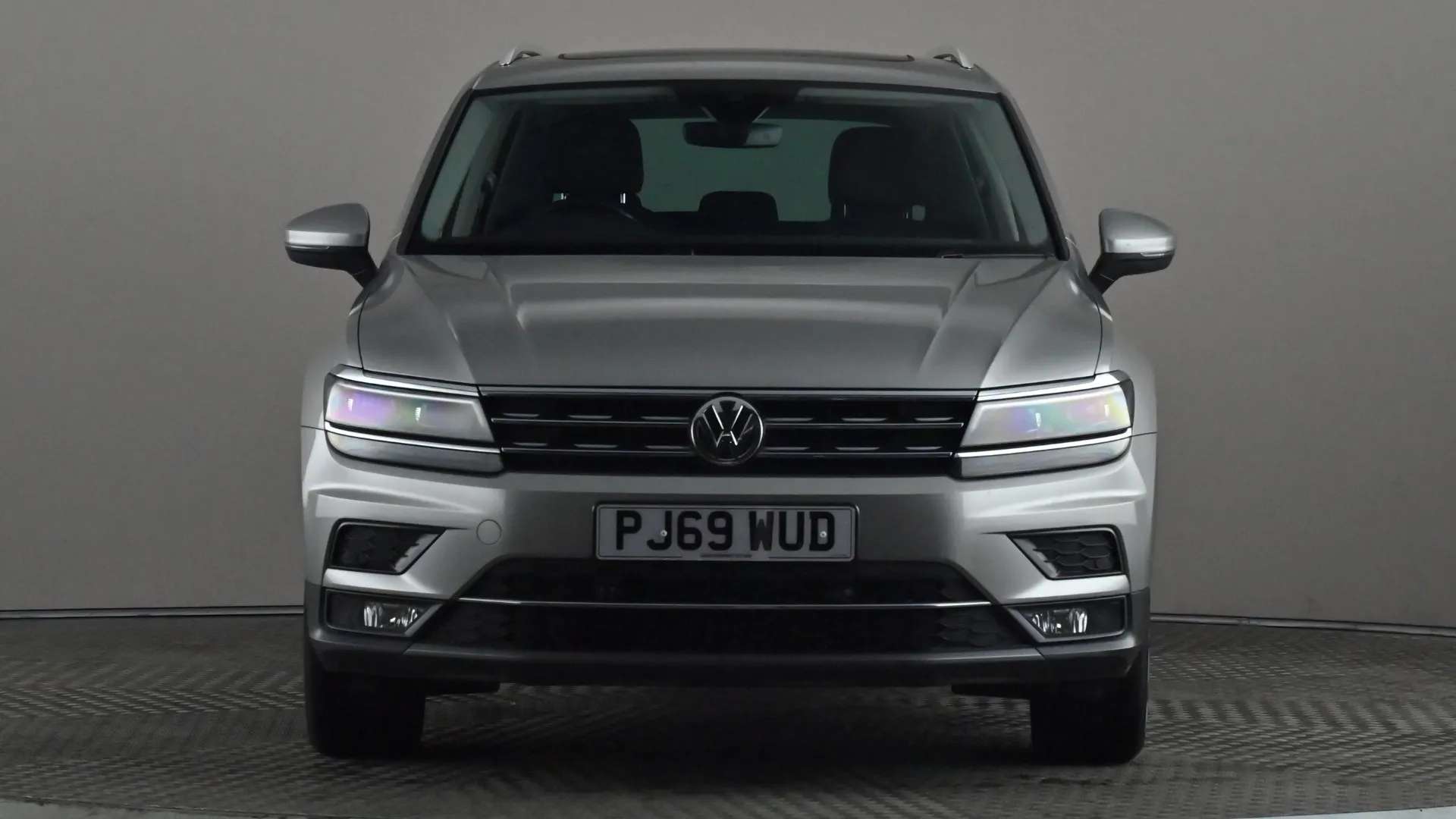 A 2019 VOLKSWAGEN TIGUAN 2.0 BiTDi 240 4Motion SEL DSG A 2019 VOLKSWAGEN TIGUAN 2.0 BiTDi 240 4Motion SEL DSG
