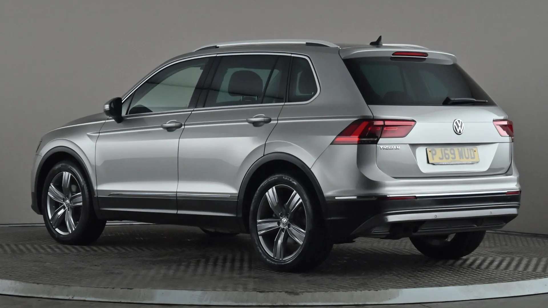 A 2019 VOLKSWAGEN TIGUAN 2.0 BiTDi 240 4Motion SEL DSG A 2019 VOLKSWAGEN TIGUAN 2.0 BiTDi 240 4Motion SEL DSG