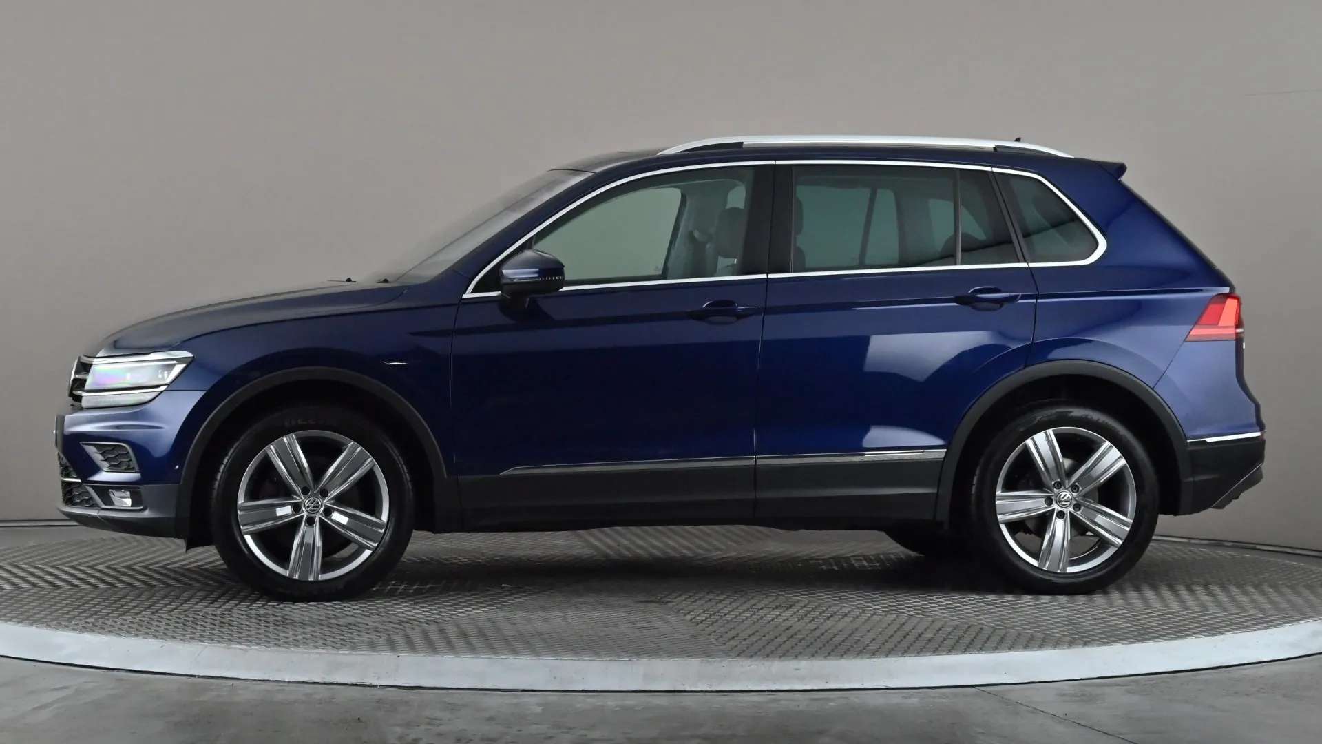 A 2018 VOLKSWAGEN TIGUAN 2.0 TSi 180 4Motion SEL DSG A 2018 VOLKSWAGEN TIGUAN 2.0 TSi 180 4Motion SEL DSG