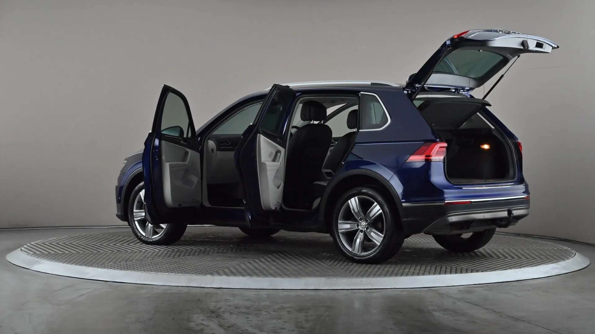 2018 VOLKSWAGEN TIGUAN 2018 VOLKSWAGEN TIGUAN