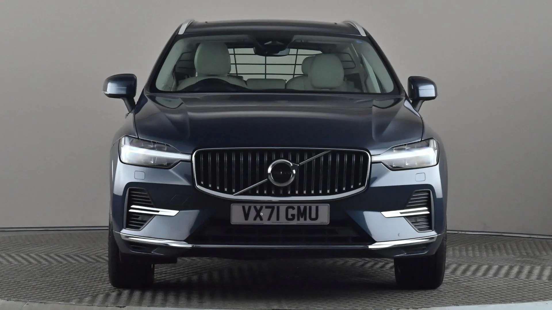 A 2021 VOLVO XC60 2.0 T8 Recharge PHEV Inscription Pro AWD Auto A 2021 VOLVO XC60 2.0 T8 Recharge PHEV Inscription Pro AWD Auto