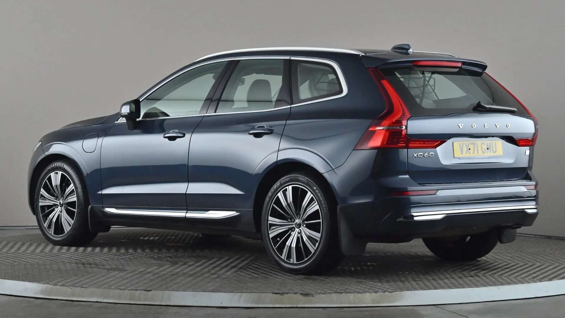 A 2021 VOLVO XC60 2.0 T8 Recharge PHEV Inscription Pro AWD Auto A 2021 VOLVO XC60 2.0 T8 Recharge PHEV Inscription Pro AWD Auto