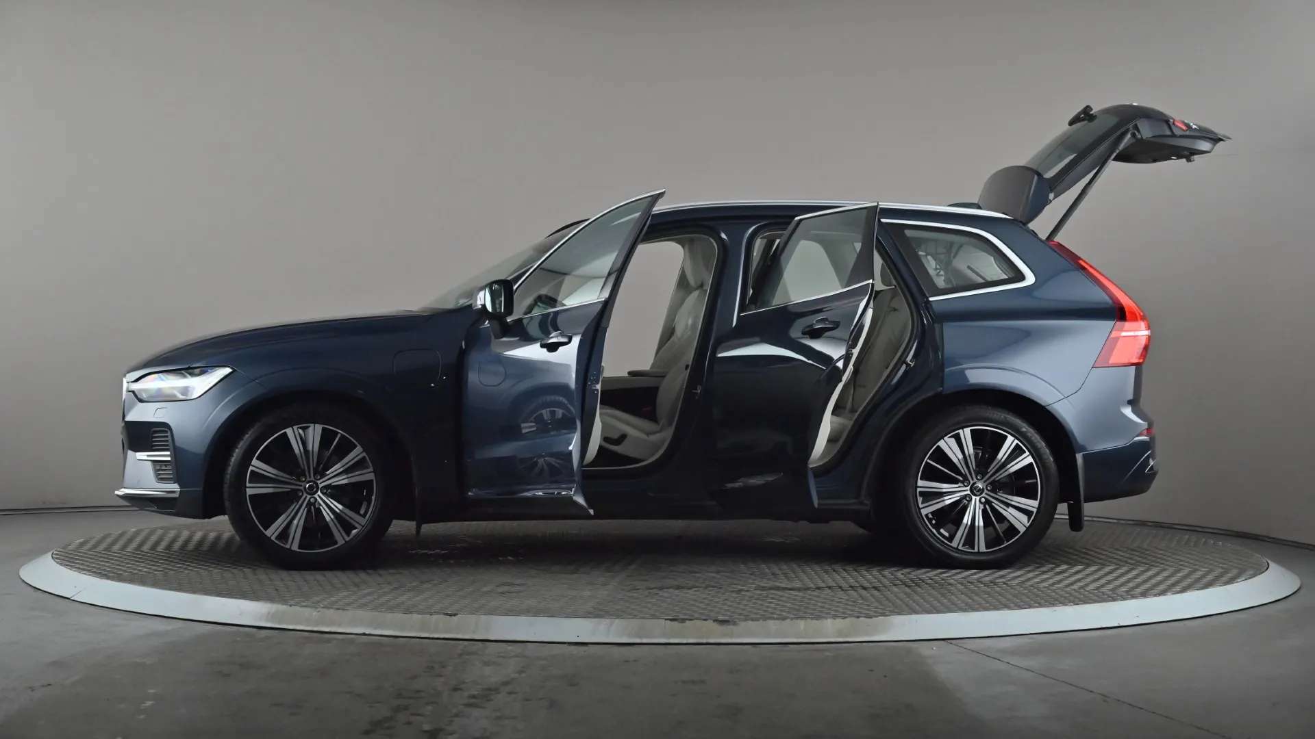 2021 VOLVO XC60 2021 VOLVO XC60