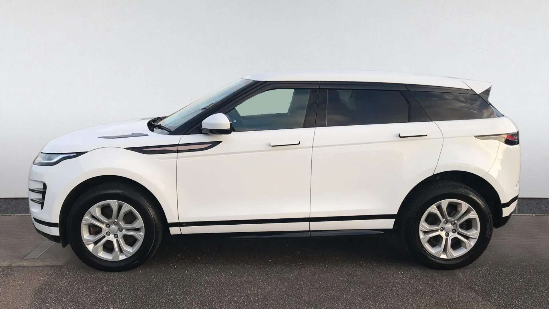 A 2019 LAND ROVER RANGE ROVER EVOQUE 2.0 D180 R-Dynamic S Auto A 2019 LAND ROVER RANGE ROVER EVOQUE 2.0 D180 R-Dynamic S Auto