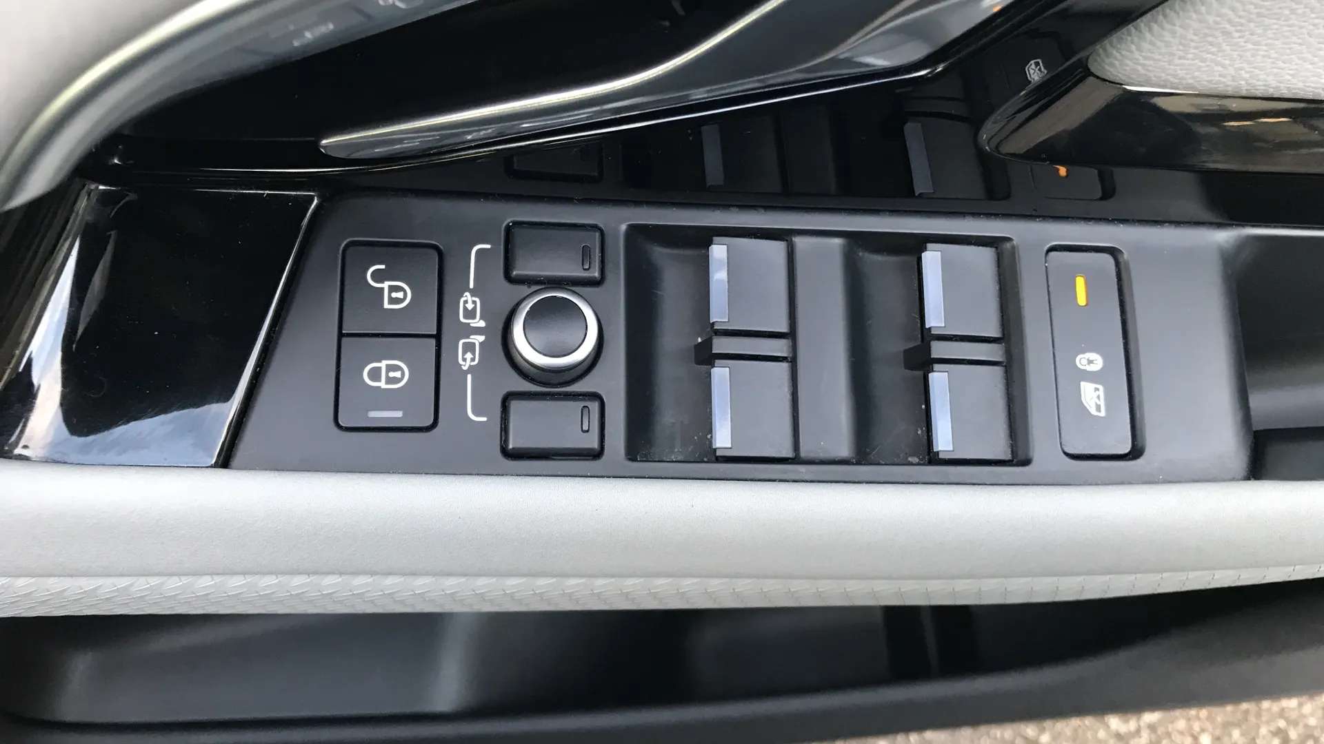 2019 LAND ROVER RANGE ROVER EVOQUE 2019 LAND ROVER RANGE ROVER EVOQUE