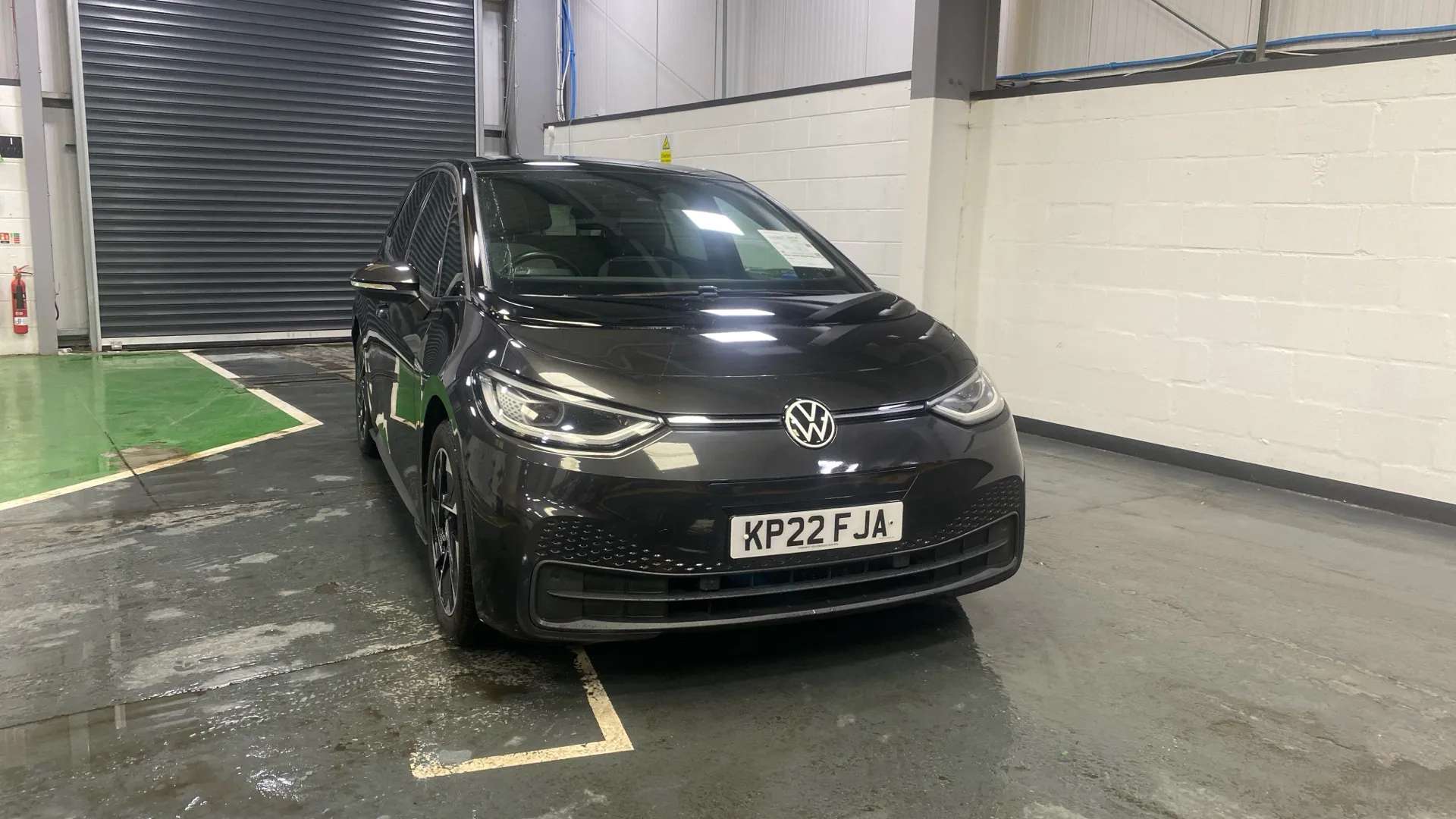 A 2022 VOLKSWAGEN ID.3 150kW Family Pro Performance 58kWh Auto A 2022 VOLKSWAGEN ID.3 150kW Family Pro Performance 58kWh Auto