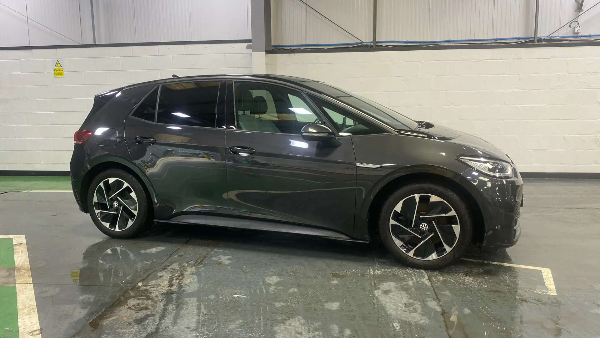 A 2022 VOLKSWAGEN ID.3 150kW Family Pro Performance 58kWh Auto A 2022 VOLKSWAGEN ID.3 150kW Family Pro Performance 58kWh Auto