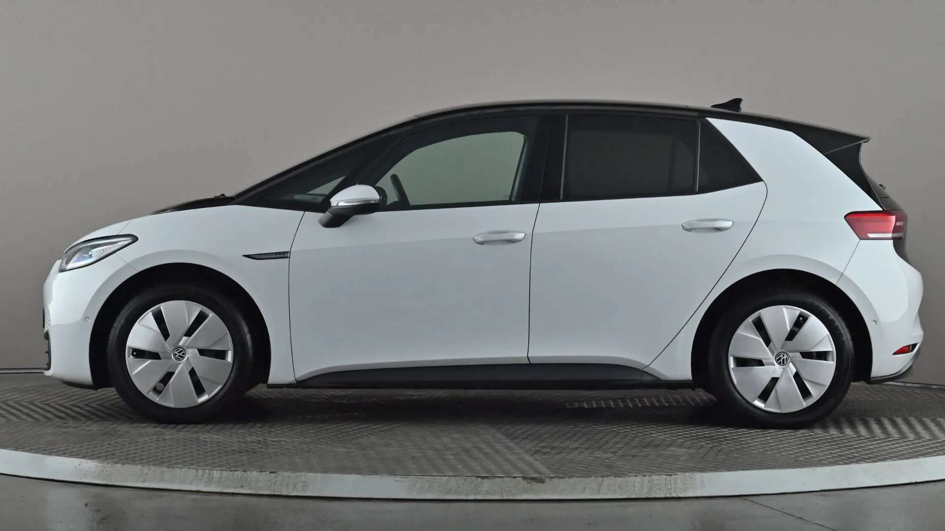 A 2022 VOLKSWAGEN ID.3 150kW Family Pro Performance 58kWh Auto A 2022 VOLKSWAGEN ID.3 150kW Family Pro Performance 58kWh Auto