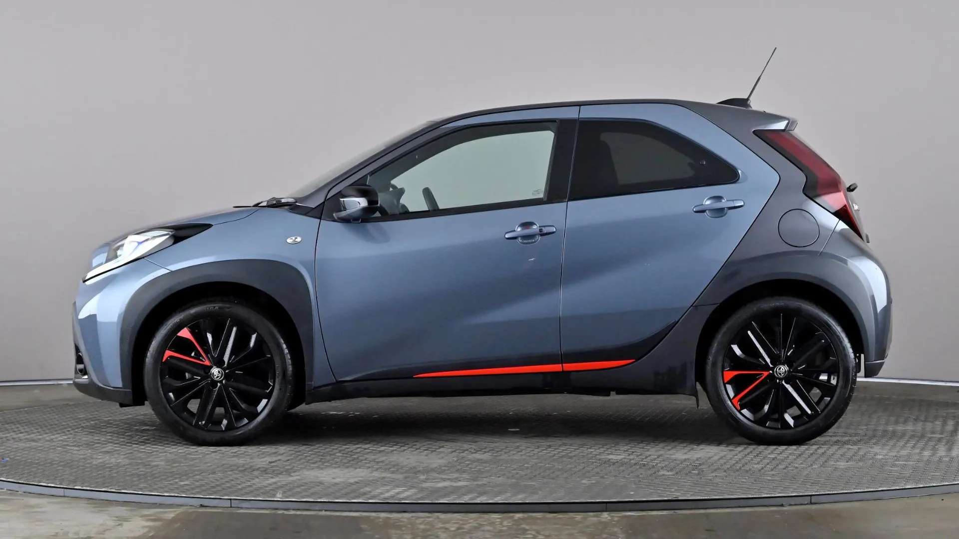 A 2024 TOYOTA AYGO X 1.0 VVT-i Undercover Auto A 2024 TOYOTA AYGO X 1.0 VVT-i Undercover Auto