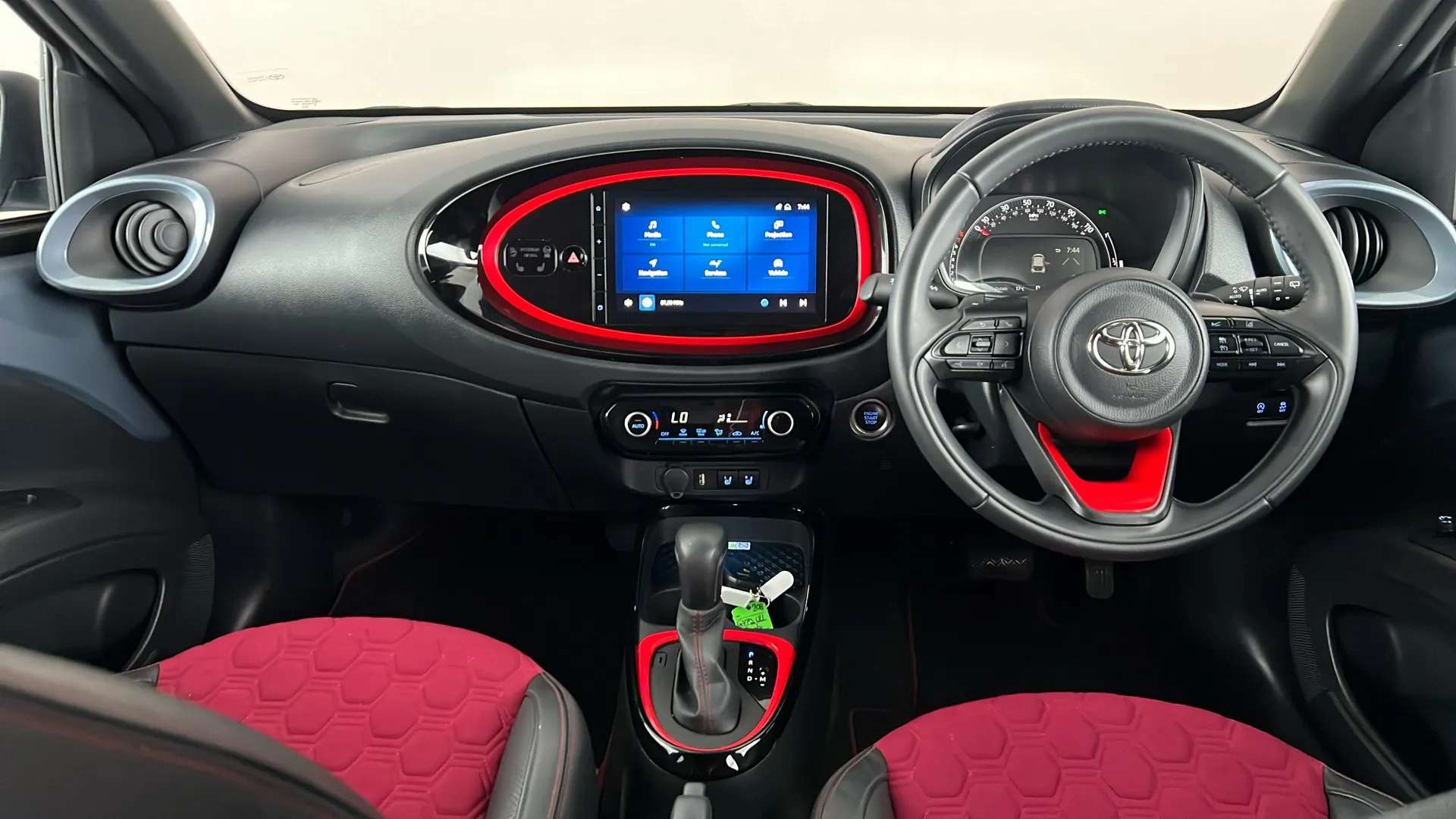 2024 TOYOTA AYGO X 2024 TOYOTA AYGO X