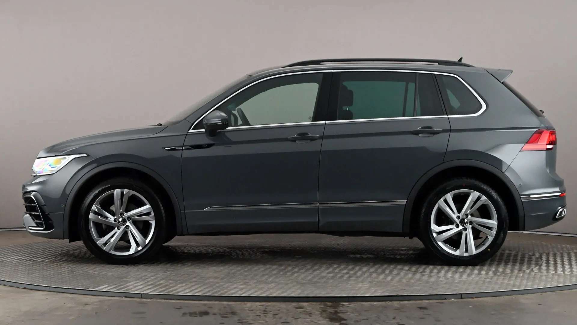 A 2023 VOLKSWAGEN TIGUAN 2.0 TDI R-Line Edition DSG A 2023 VOLKSWAGEN TIGUAN 2.0 TDI R-Line Edition DSG