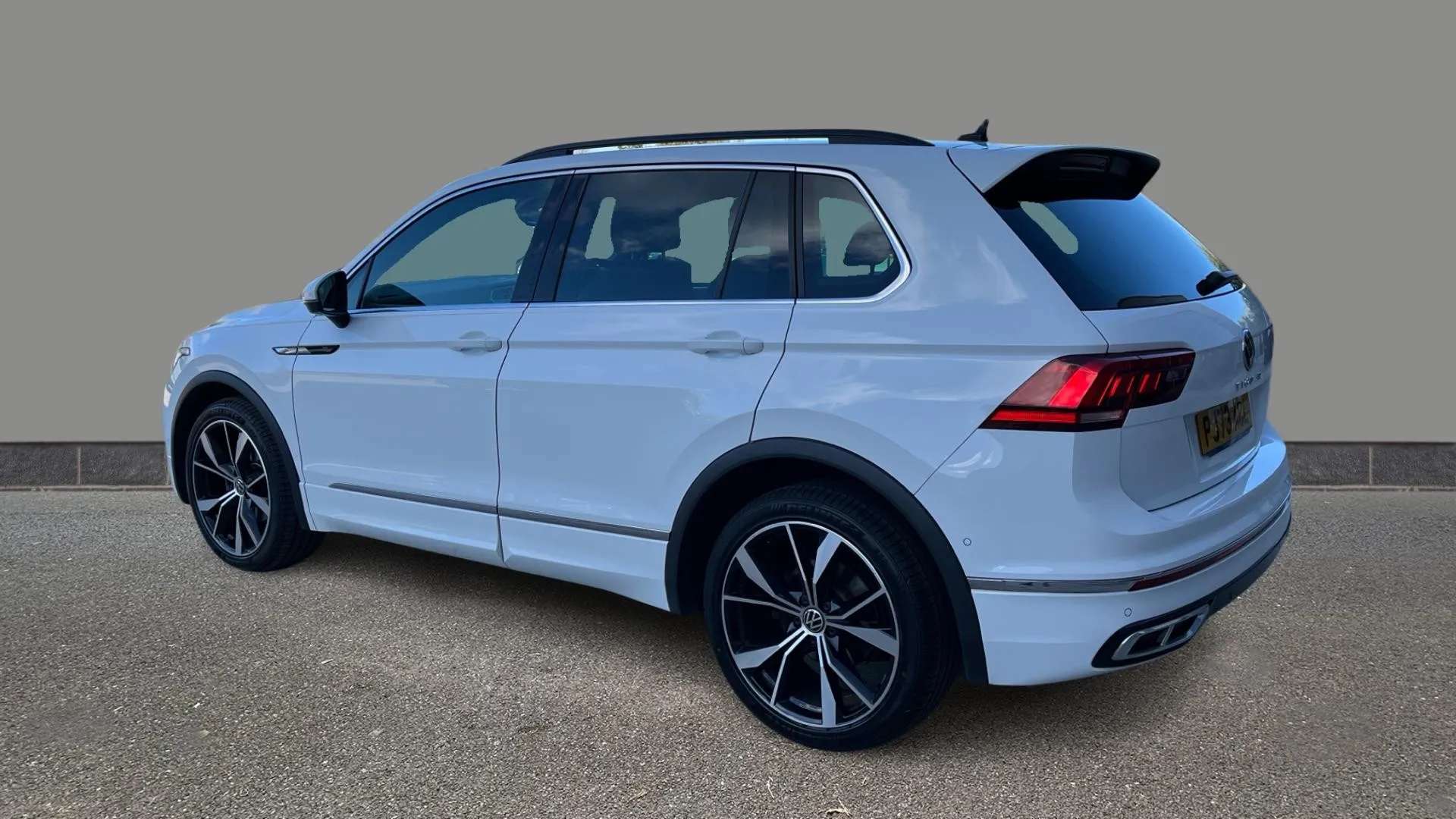 A 2023 VOLKSWAGEN TIGUAN 2.0 TDI R-Line Edition DSG A 2023 VOLKSWAGEN TIGUAN 2.0 TDI R-Line Edition DSG