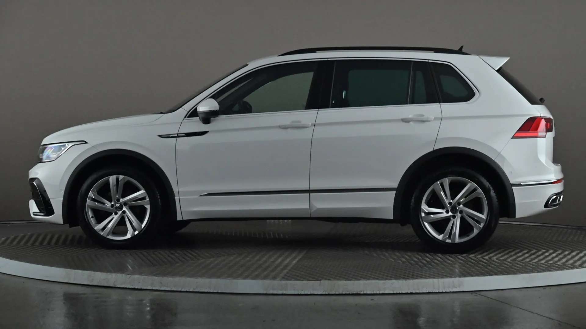A 2023 VOLKSWAGEN TIGUAN 1.5 TSI 150 R-Line Edition DSG A 2023 VOLKSWAGEN TIGUAN 1.5 TSI 150 R-Line Edition DSG
