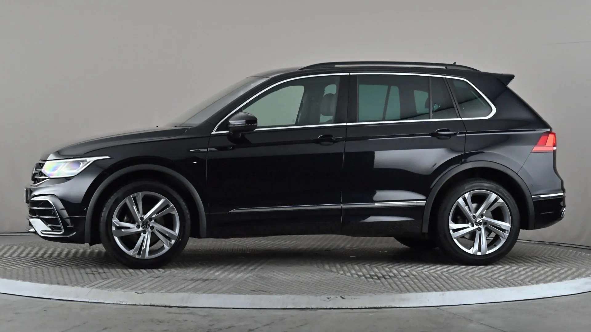 A 2023 VOLKSWAGEN TIGUAN 1.5 TSI 150 R-Line Edition DSG A 2023 VOLKSWAGEN TIGUAN 1.5 TSI 150 R-Line Edition DSG