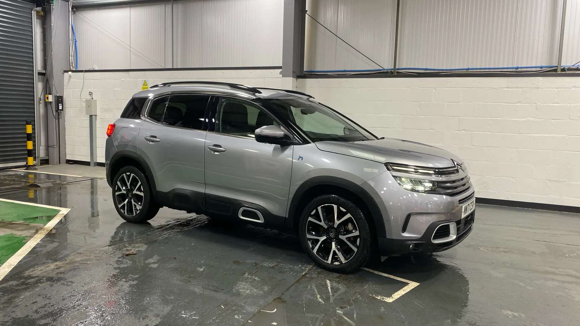 A 2021 CITROEN C5 AIRCROSS 1.6 Plug-in Hybrid 225 Shine Plus e-EAT8 A 2021 CITROEN C5 AIRCROSS 1.6 Plug-in Hybrid 225 Shine Plus e-EAT8