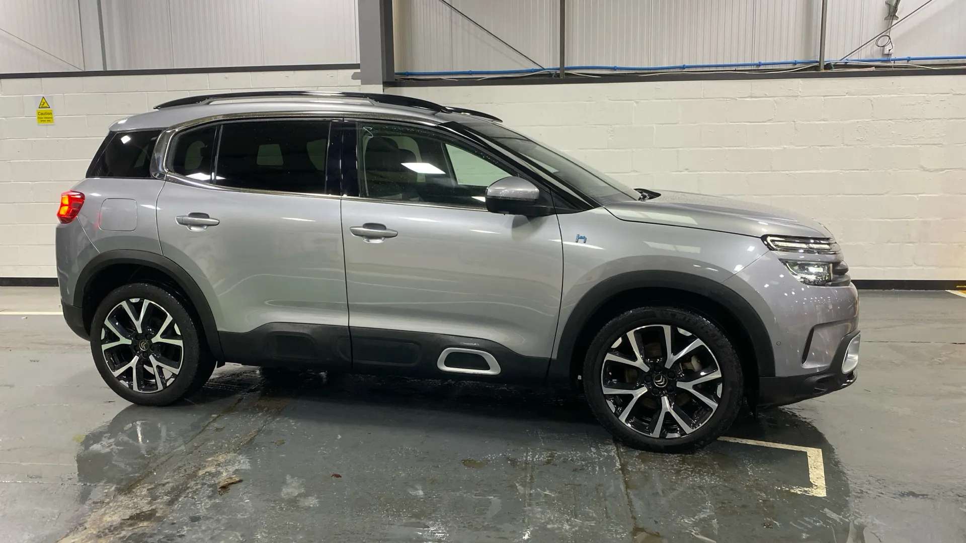 A 2021 CITROEN C5 AIRCROSS 1.6 Plug-in Hybrid 225 Shine Plus e-EAT8 A 2021 CITROEN C5 AIRCROSS 1.6 Plug-in Hybrid 225 Shine Plus e-EAT8