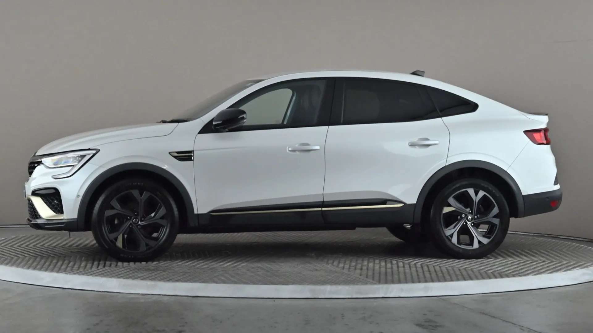 A 2023 RENAULT ARKANA 1.6 E-Tech full hybrid 145 Engineered Auto A 2023 RENAULT ARKANA 1.6 E-Tech full hybrid 145 Engineered Auto